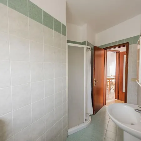 Daire Bright Flat Close To Promenade *