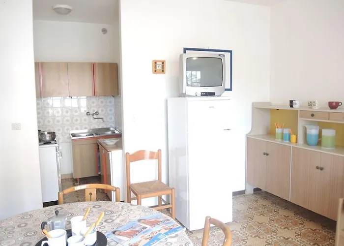 Bright Flat Close To Promenade Daire